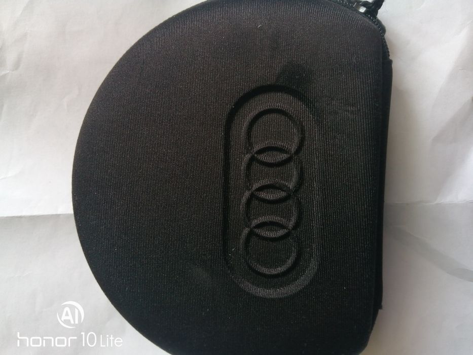 Навушники AUDI A8