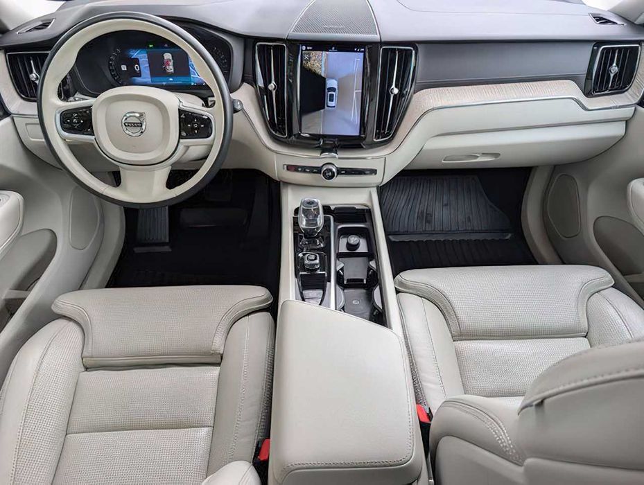 Volvo XC60 B5 Ultimate Dark Theme      2023