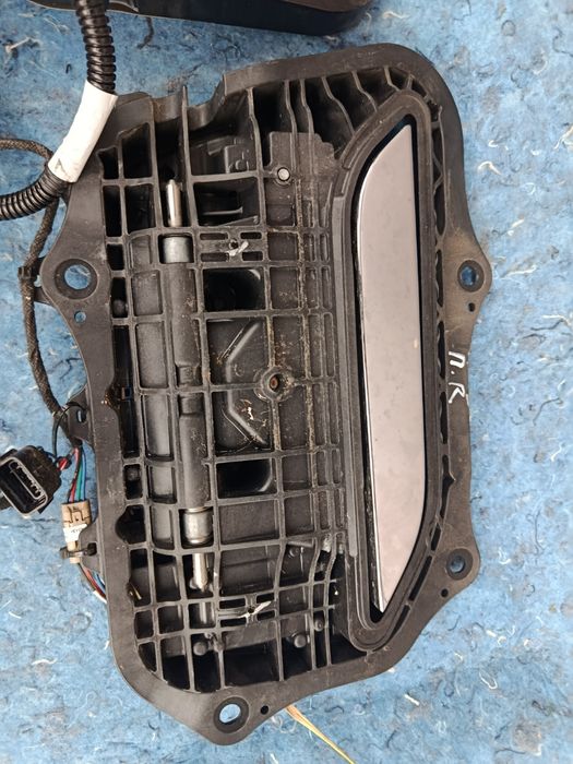 Дверні ручки Tesla model S