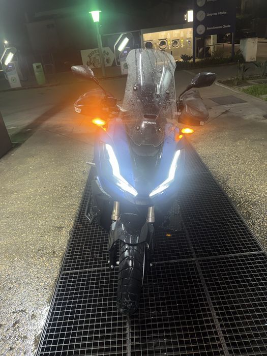 Honda ADV 350cc.
