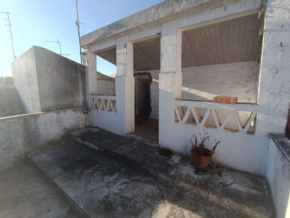 Casa T2+1  para renovar em Borba