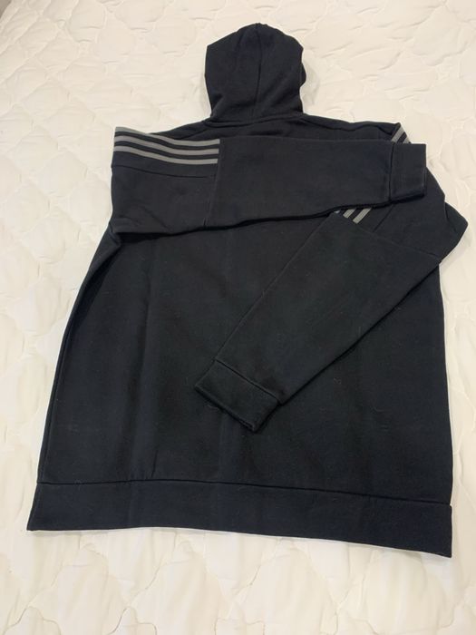 Camisola adidas preta com carapuço bolso parte fa frente