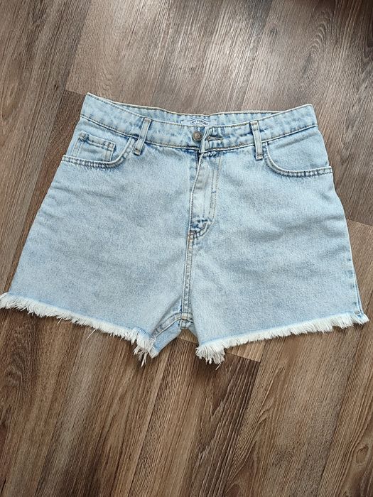 Шорты б/у размер 28