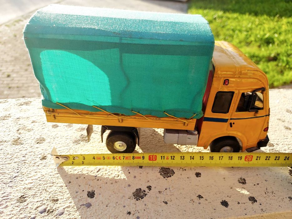 Fourgon Renault em chapa