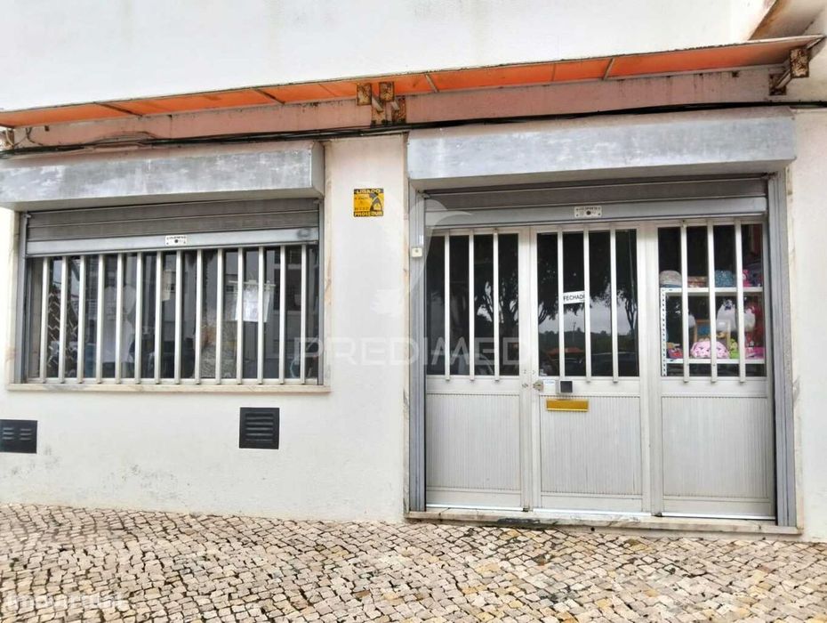 Loja na Urbanização Nova em Caparide (Cascais)