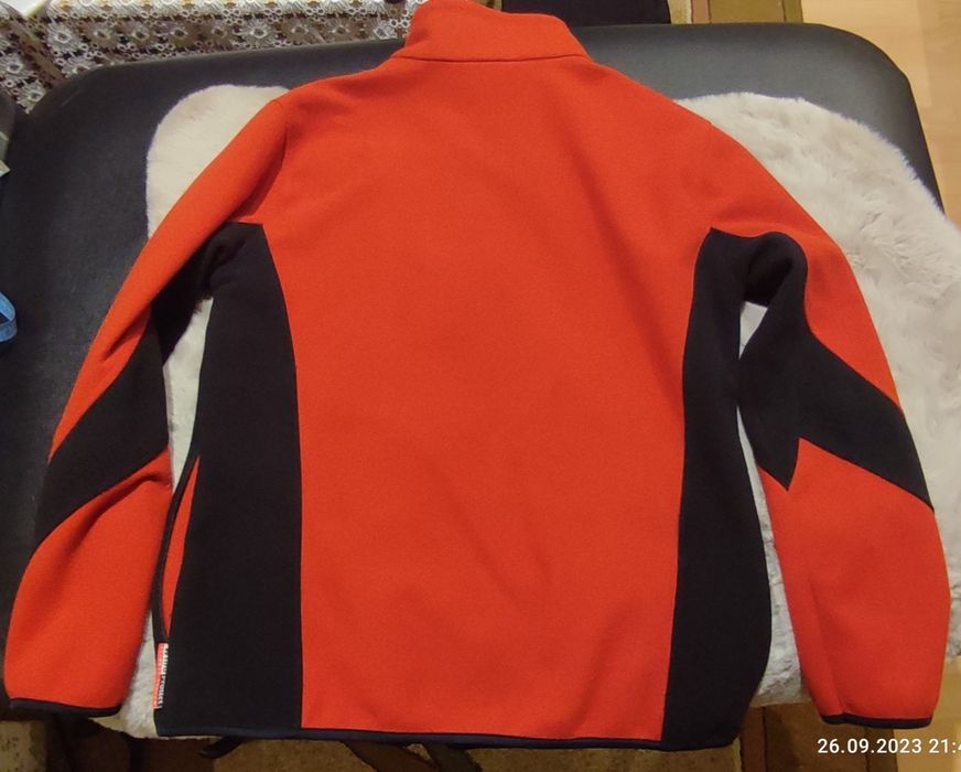 Ceglasty windstoper z czarnymi wstawkami , rozmiar S