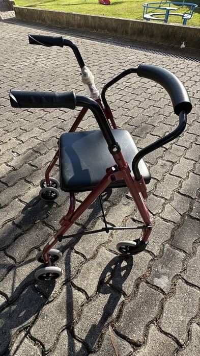 Adarilho e cadeira com rodas 2 em 1