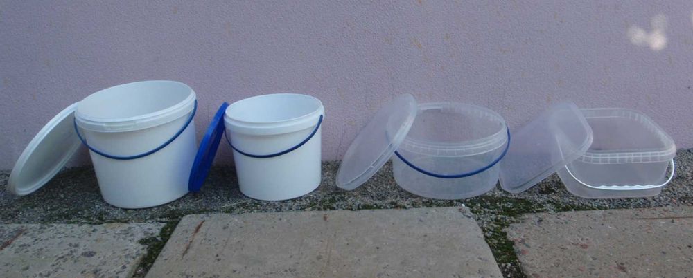 Вёдра, для нужд по хозяйству.