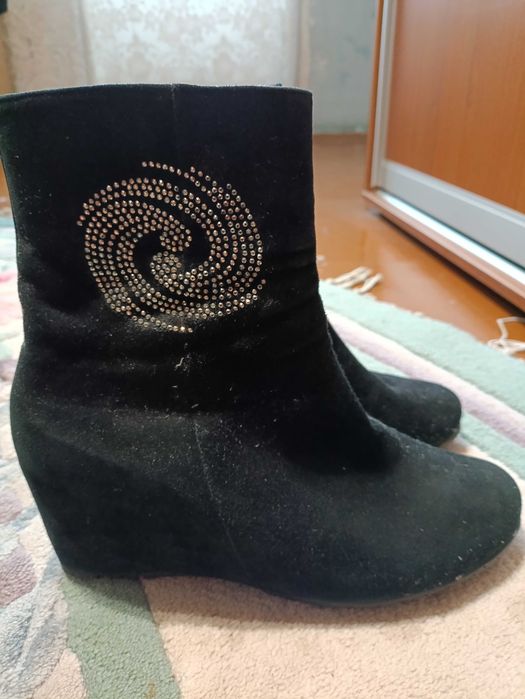 Продам жіночі черевики(ботинки)
