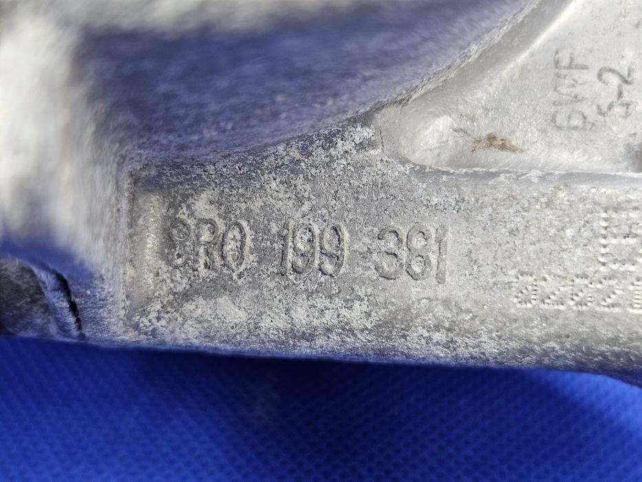 PODUSZKA silnika AUDI A4 B8 / A5 8T łapa lewa oryginał