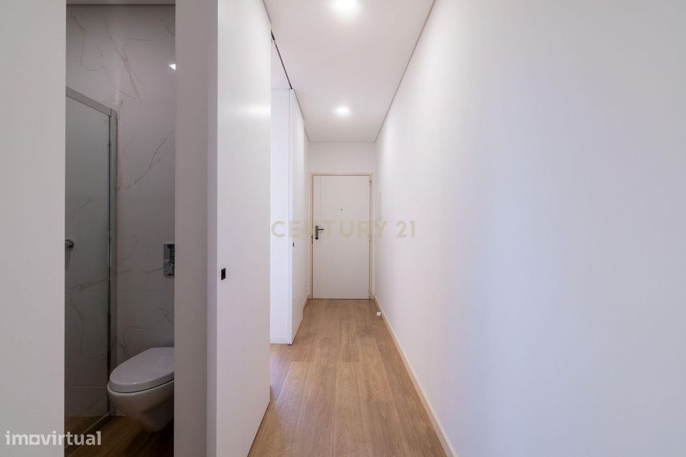 Apartamento T1 Remodelado e Mobilado no Primeiro Andar, Praia da Madal
