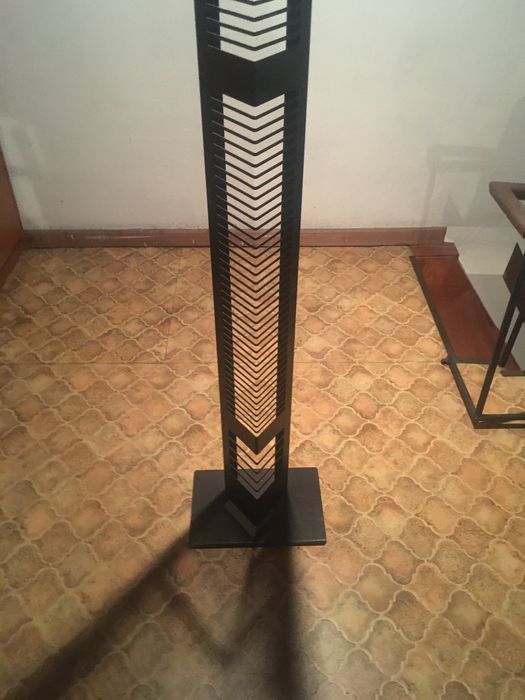 Estrutura metalica Porta cds