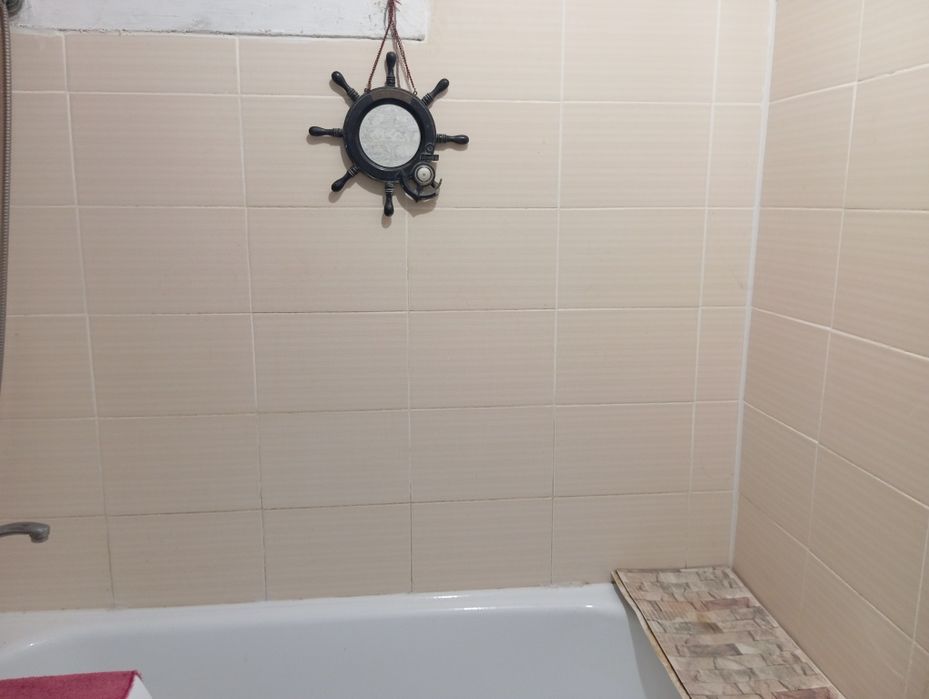 Продам 2-кімнатну квартиру + гараж з сараєм у Побузькому