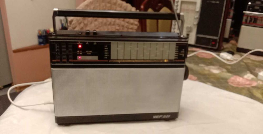 Радиоприемник ВЭФ 221 с европейским диапазоном ФМ