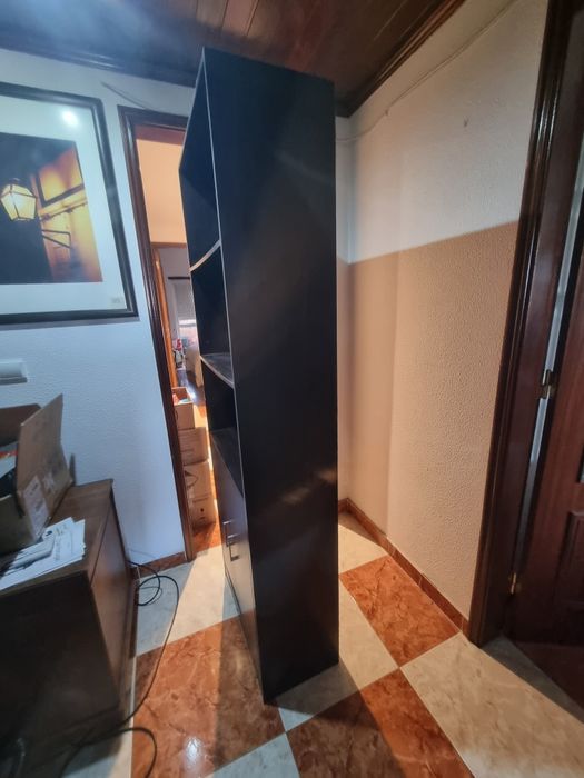 Móvel de prateleiras