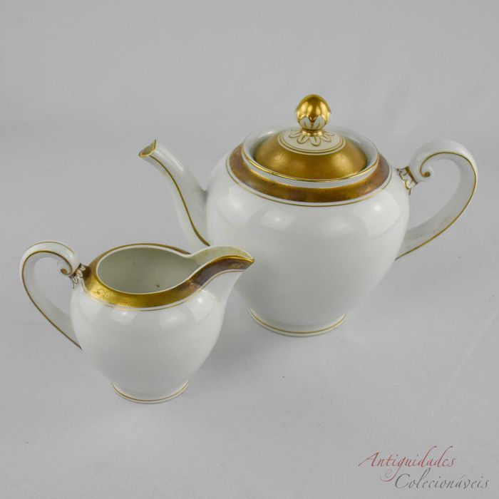 Bule e leiteira porcelana Artibus decorados a ouro
