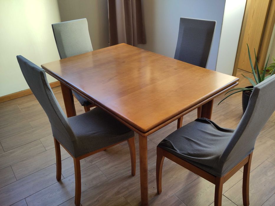 Mesa de Madeira Extensível para até 10 Pessoas + 4 Cadeiras