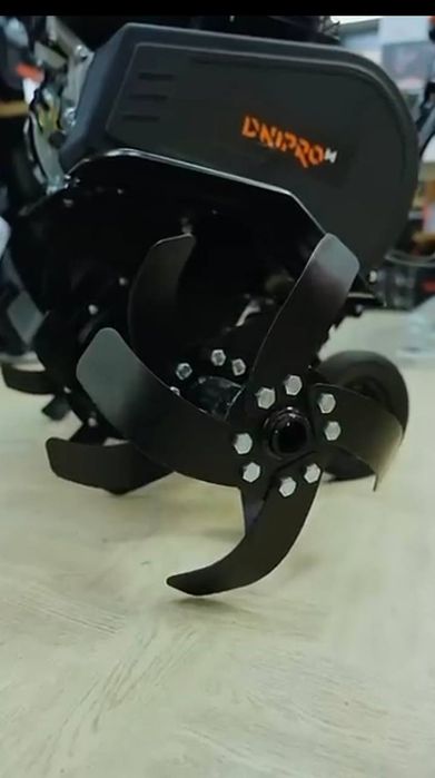 Безкоштовно  доставка кг лDnipro-M  культиватор M85, 4T