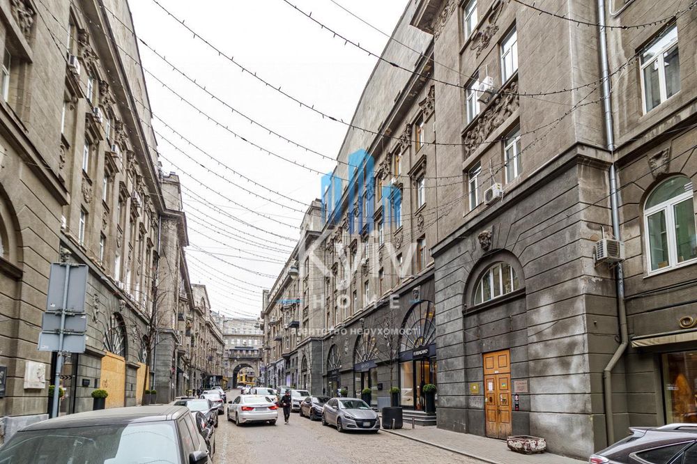 Продаж 2-кімнатної квартири на Хрещатику/ Пасаж/ Шоурум/72 м2/ Київ