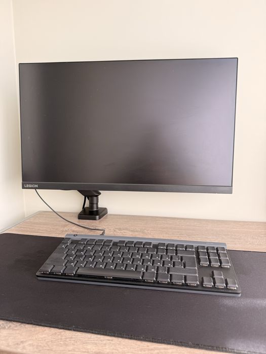 Монітор Lenovo Legion R27q