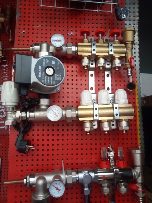 Колектор для труб теплого пола,гребенка водяного пола,в зборе,Чехия