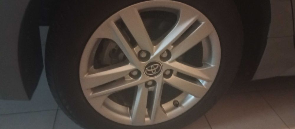 Vendo 4 Jantes 16 5x114.3, com pneus .