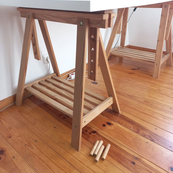 Mesa 75x150cm com pés de madeira