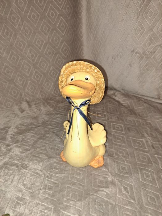 Kaczka  w wakacyjnym kapeluszu