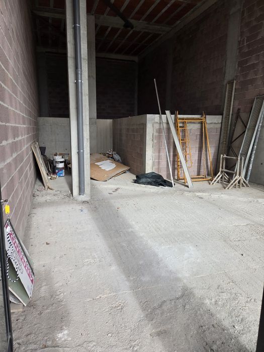 Arrenda-se Loja Nova no Centro de S.Pedro