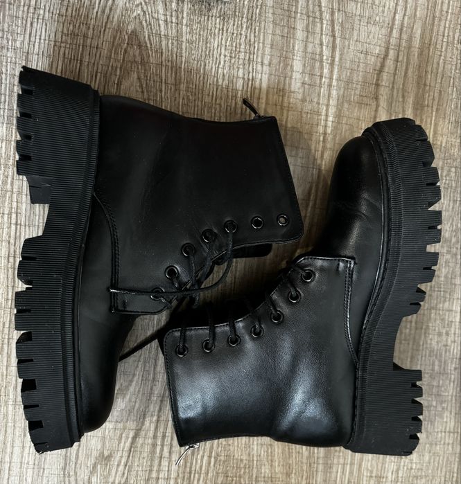 Жіночі чорні ботинки з натуральної шкіри на овчині, 38 розмір 24,5 см