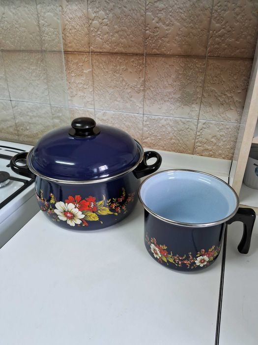 Кастрюли 2 шт эмалированные новые