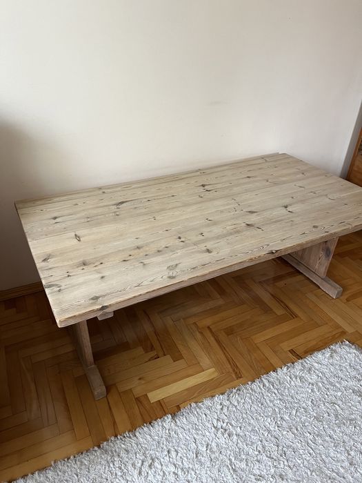 Стіл деревʼяний