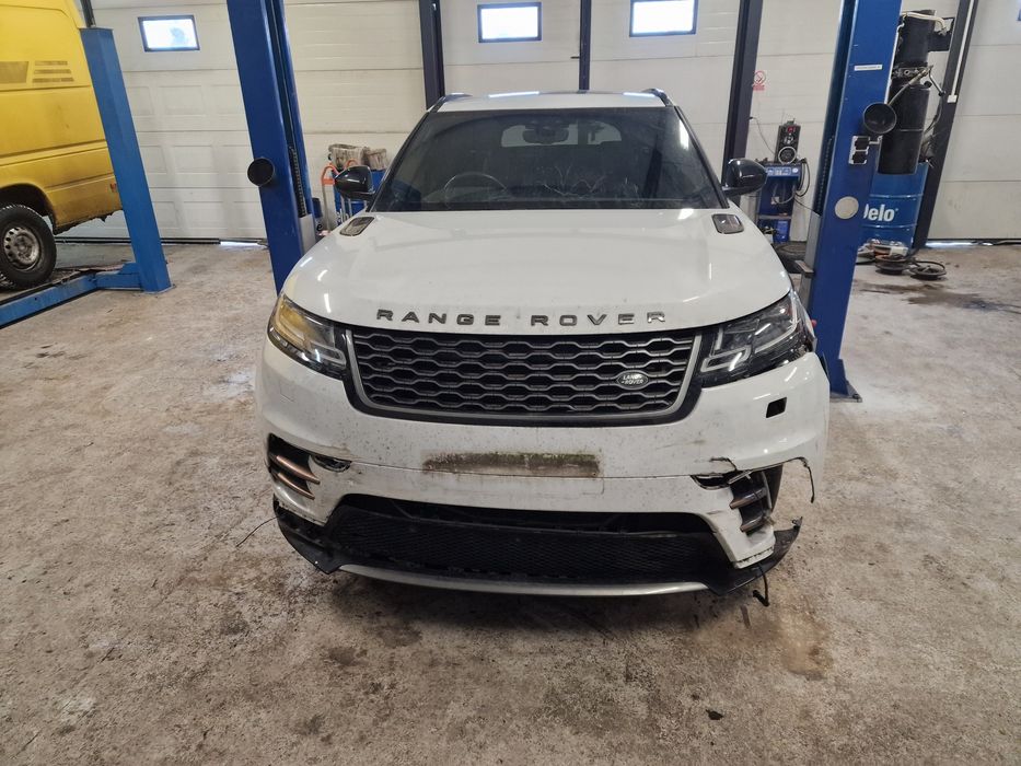 Range Rover Velar . 3.0 V6 R dynamic 19 rok . Anglik .