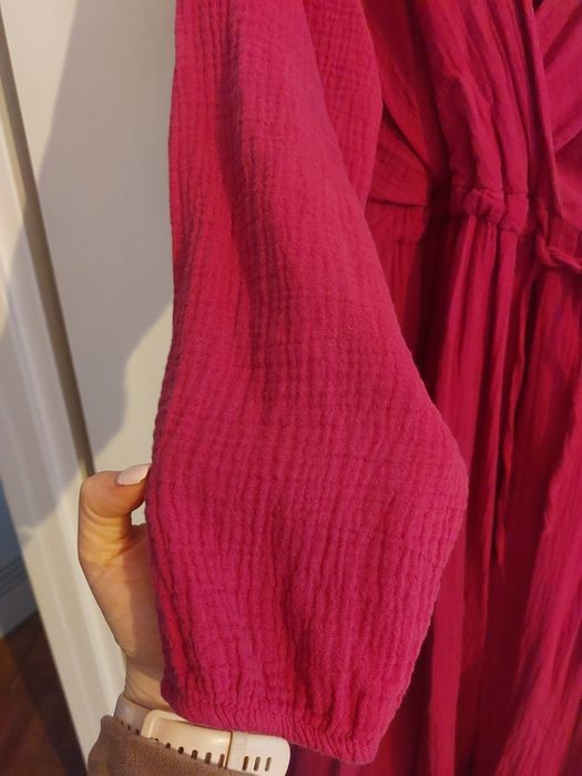 Bawełniana muślinowa sukienka malinowa midi