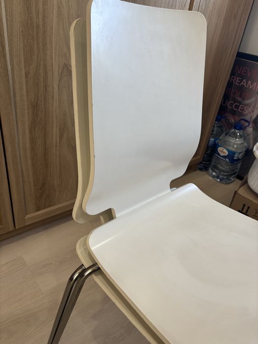 cadeira branca ikea