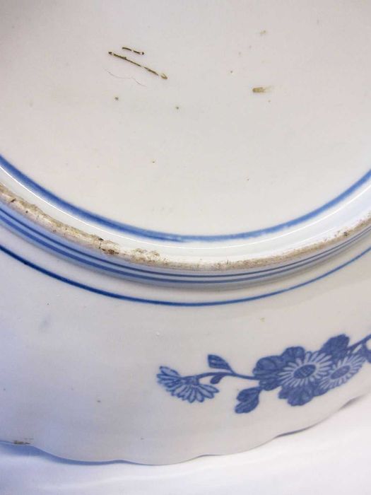raro antigo prato asiático em porcelana com leques e flores -31 cm