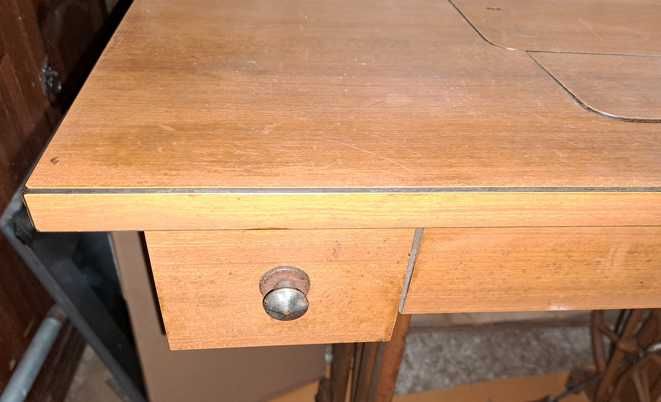Máquina de costura antiga – SINGER