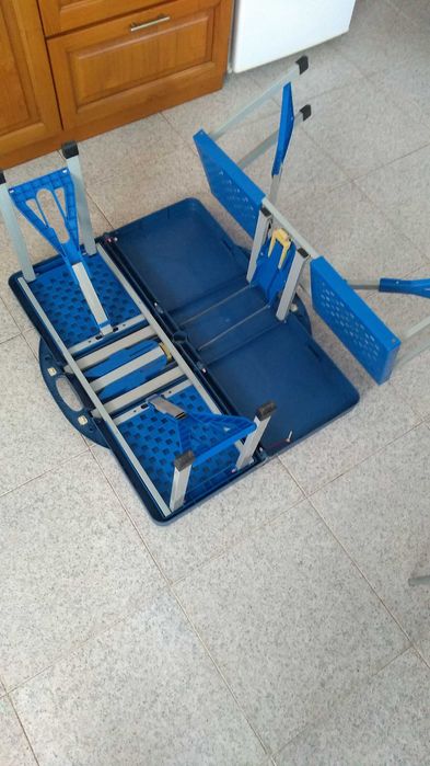 Mesa de campismo/piquenique rebatível com 4 bancos, como NOVA!