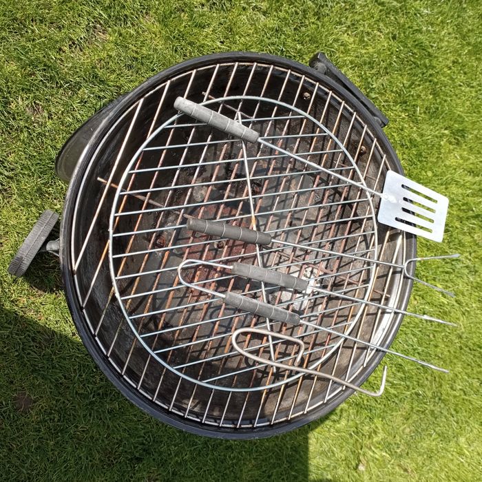 Grill ogrodowy na węgiel