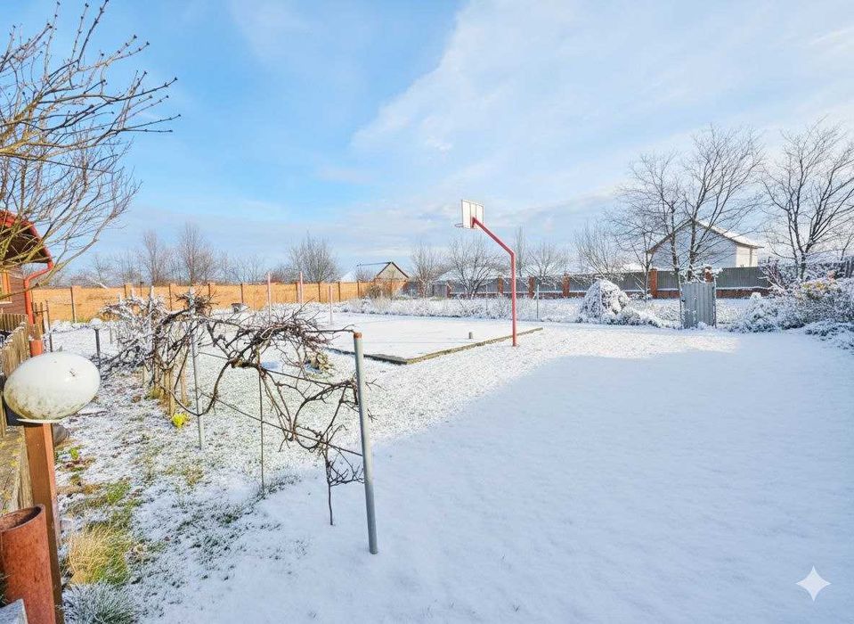 Продається добротний цегляний будинок на околиці м.Стрий...