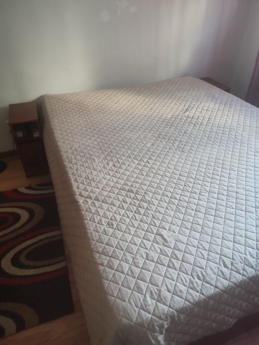 Cama de casal não IKEA com arrumação