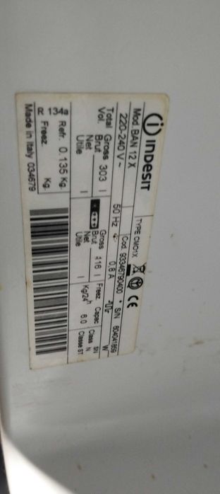 Vendo frigorífico combinado da marca Indesit BAN 12