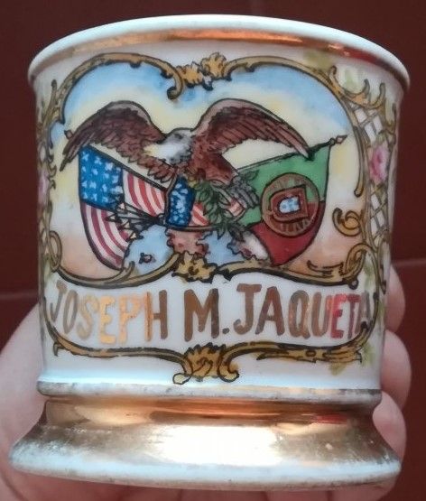 Caneca de porcelana TK Thun e prato de vidro antigos