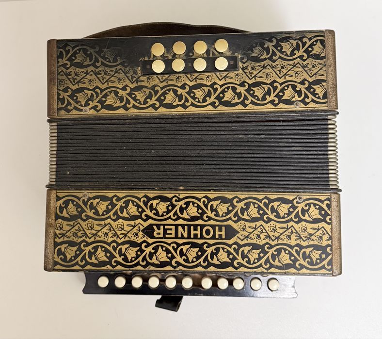Stary zabytkowy przedwojenny mały akordeon guzikowy HOHNER