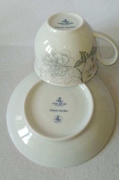 Chávena de café com pires em porcelana Vista Alegre RESERVADA