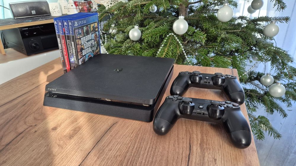Konsola Ps4 slim 1 TB, 2 kontrolery oraz gry