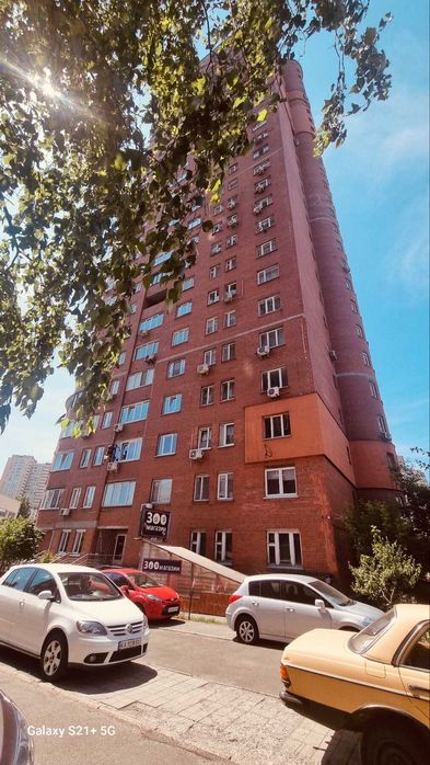 Продам помещение 177 кв.м. на ул.Анні Ахматовой 13,Позняки