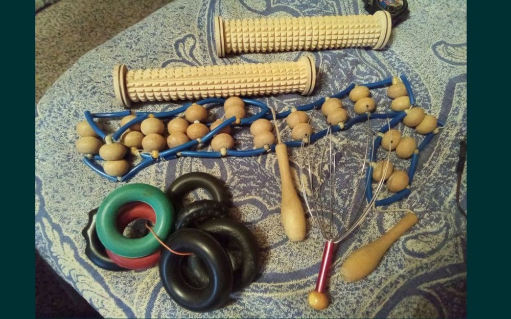 Массажор, ног, спины , головы, бедра , эспандер .