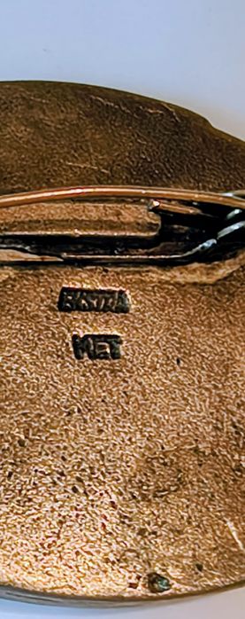 Piękna Broszka-Lata 60-oznaczenia