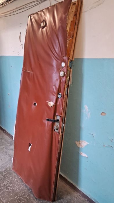 Віддам вхідні двері